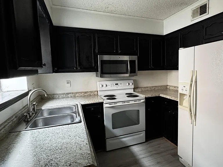 847 E Boyd Dr #D — Photo 5