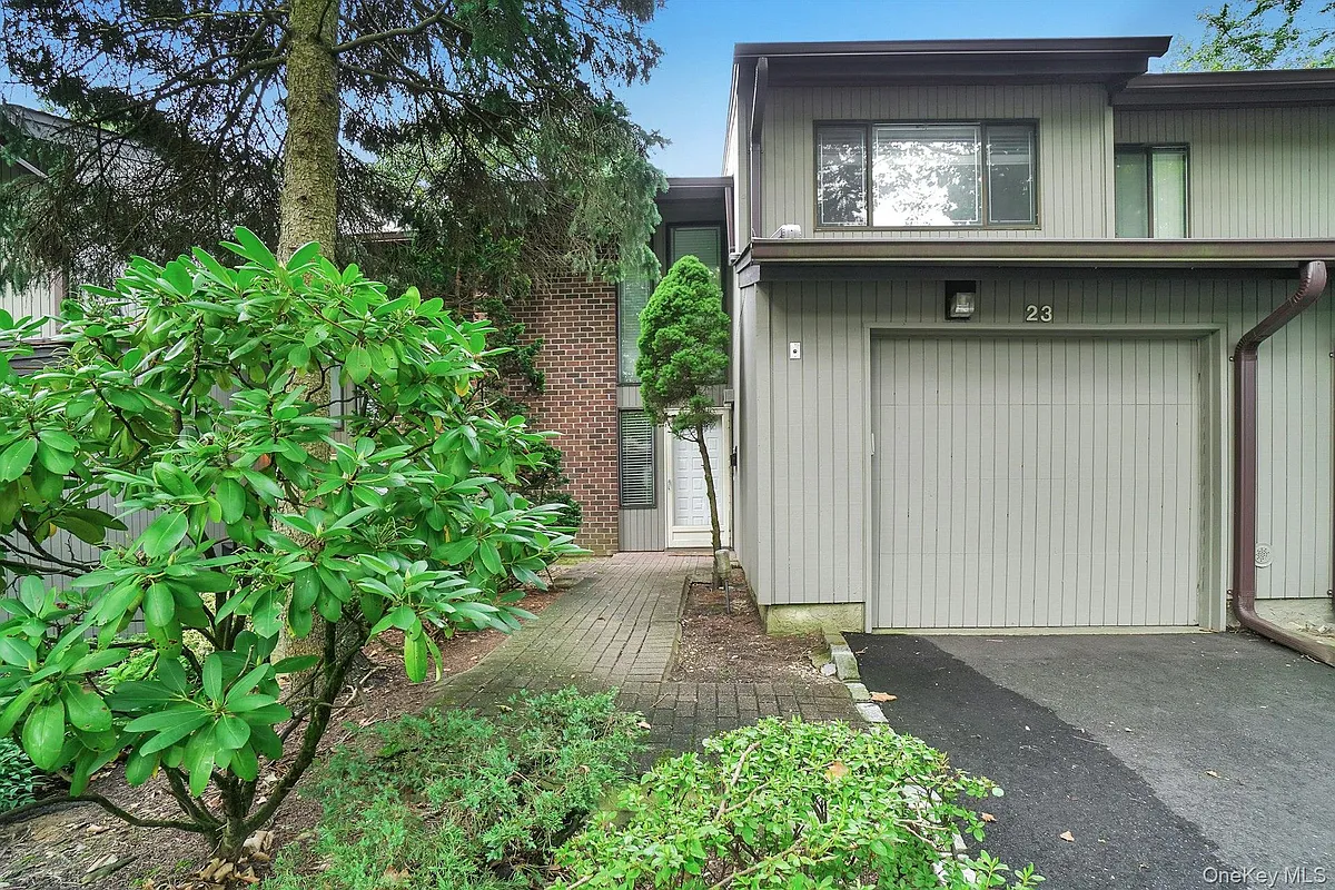 Building Photo - 23 Meadowood Dr
