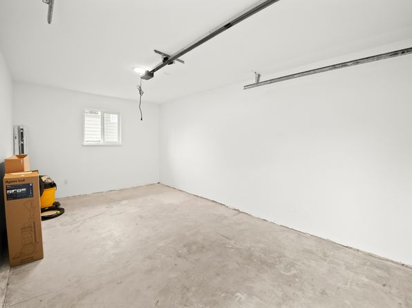 4 bedroom rental in Burnaby — photo 5