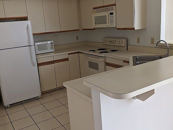 Spacious kitchen