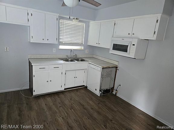 3rd image of 26911 Yale St