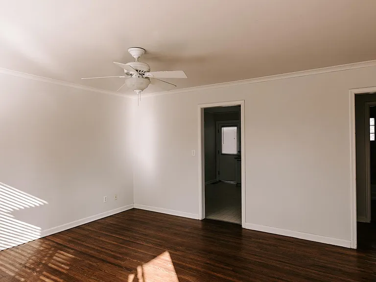 4807 S Detroit Ave — Photo 2