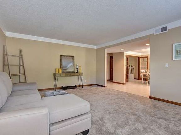 4th image of 7315 Orchard Dr