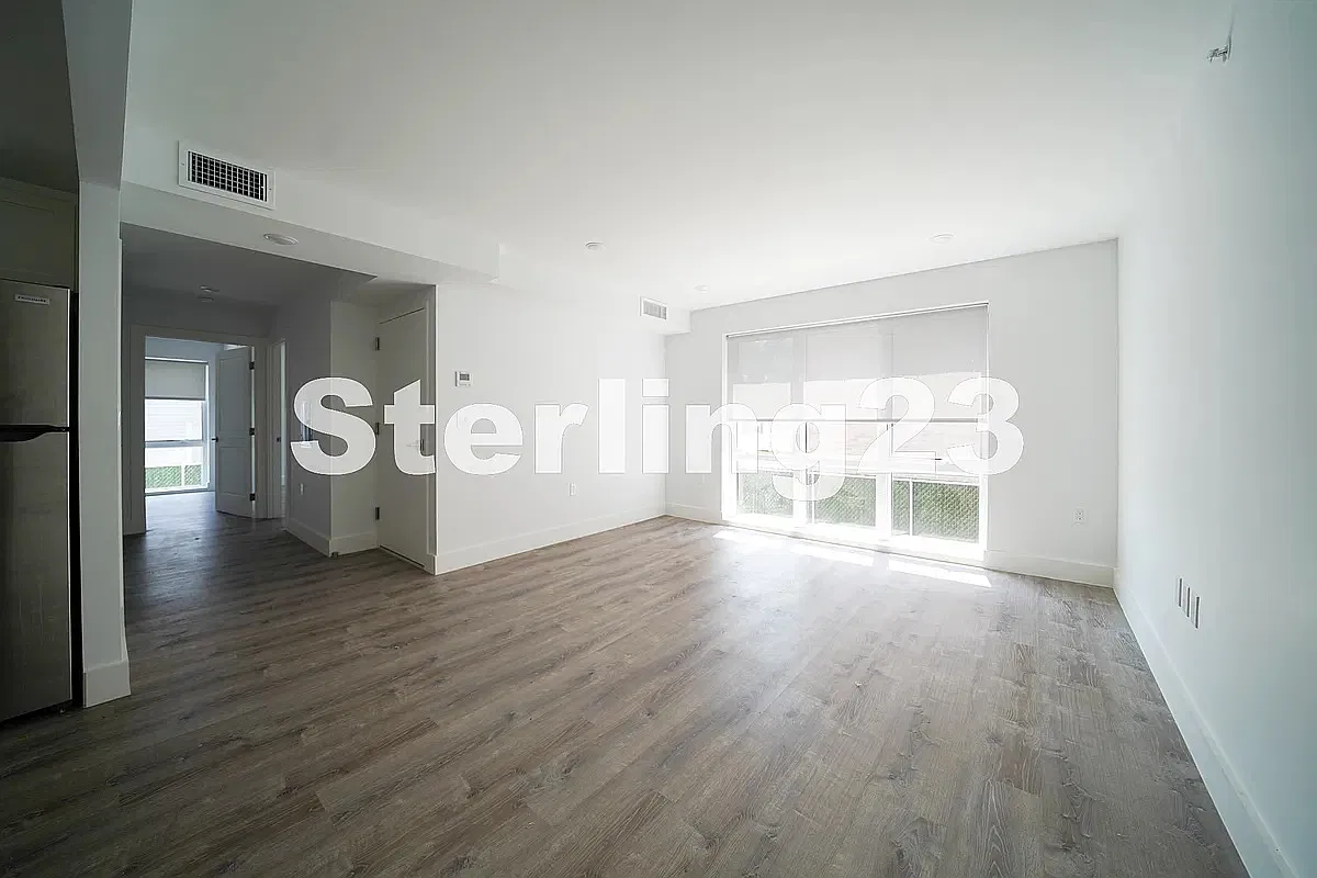 69-05 Ditmars Boulevard — Photo 4