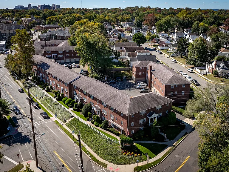 Oak Terrace — Photo 17