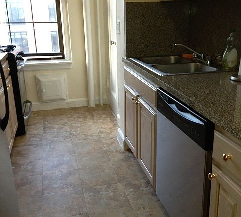 3rd image of 175 W 76th St APT 4C