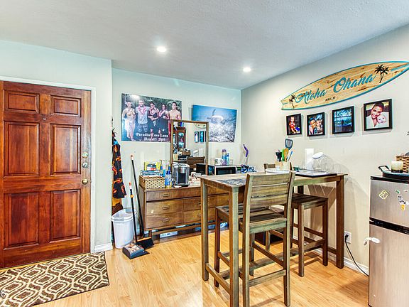 2nd image of 18307 Burbank Blvd Unit 227