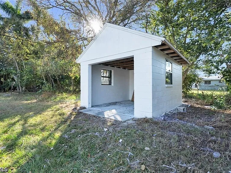 356 New York Dr — Photo 29