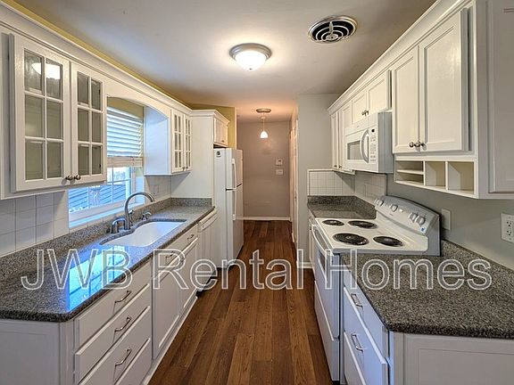3rd image of 2440 Burlingame Dr W