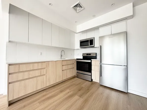 2395 Palisade Avenue image 2 of 10
