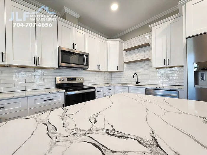 411 W 6th Ave #A — Photo 5