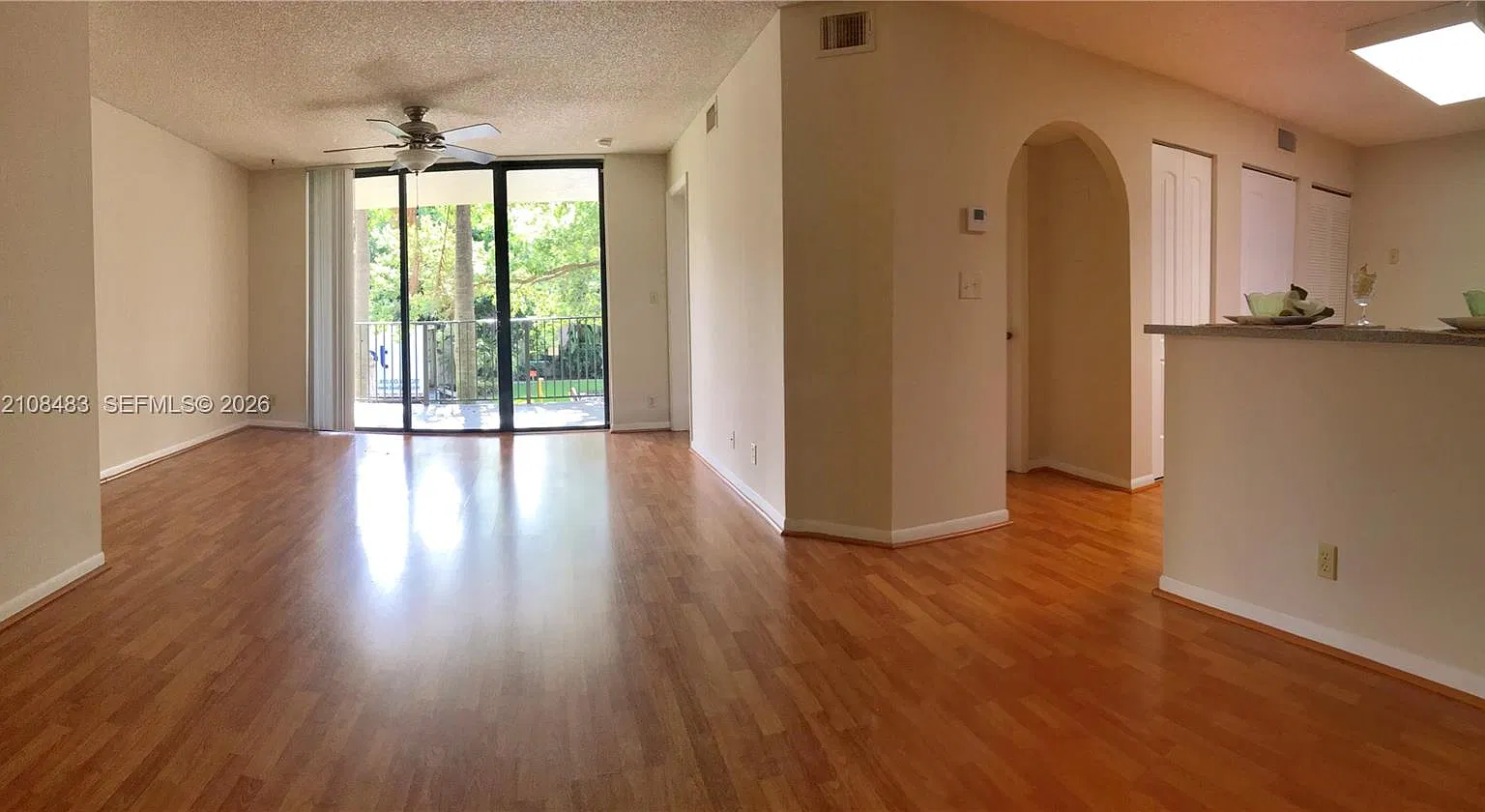 Grand Marquis Condo — Photo 1