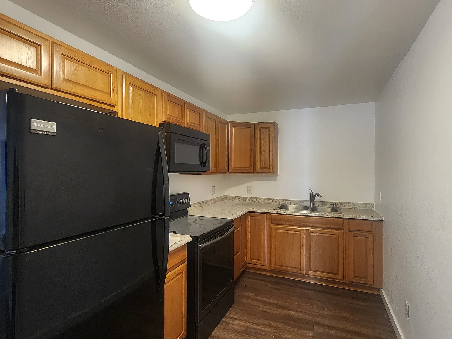 2 bed, 750 sqft, $975 — Photo 1