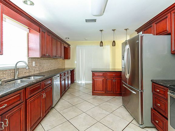 5th image of 3900 NW 115th Ave