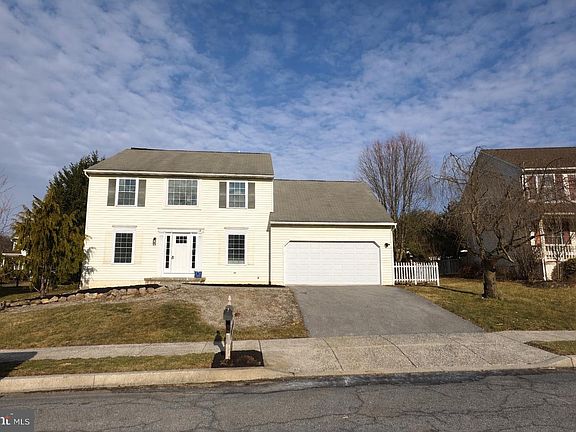 2nd image of 1049 Christina Dr