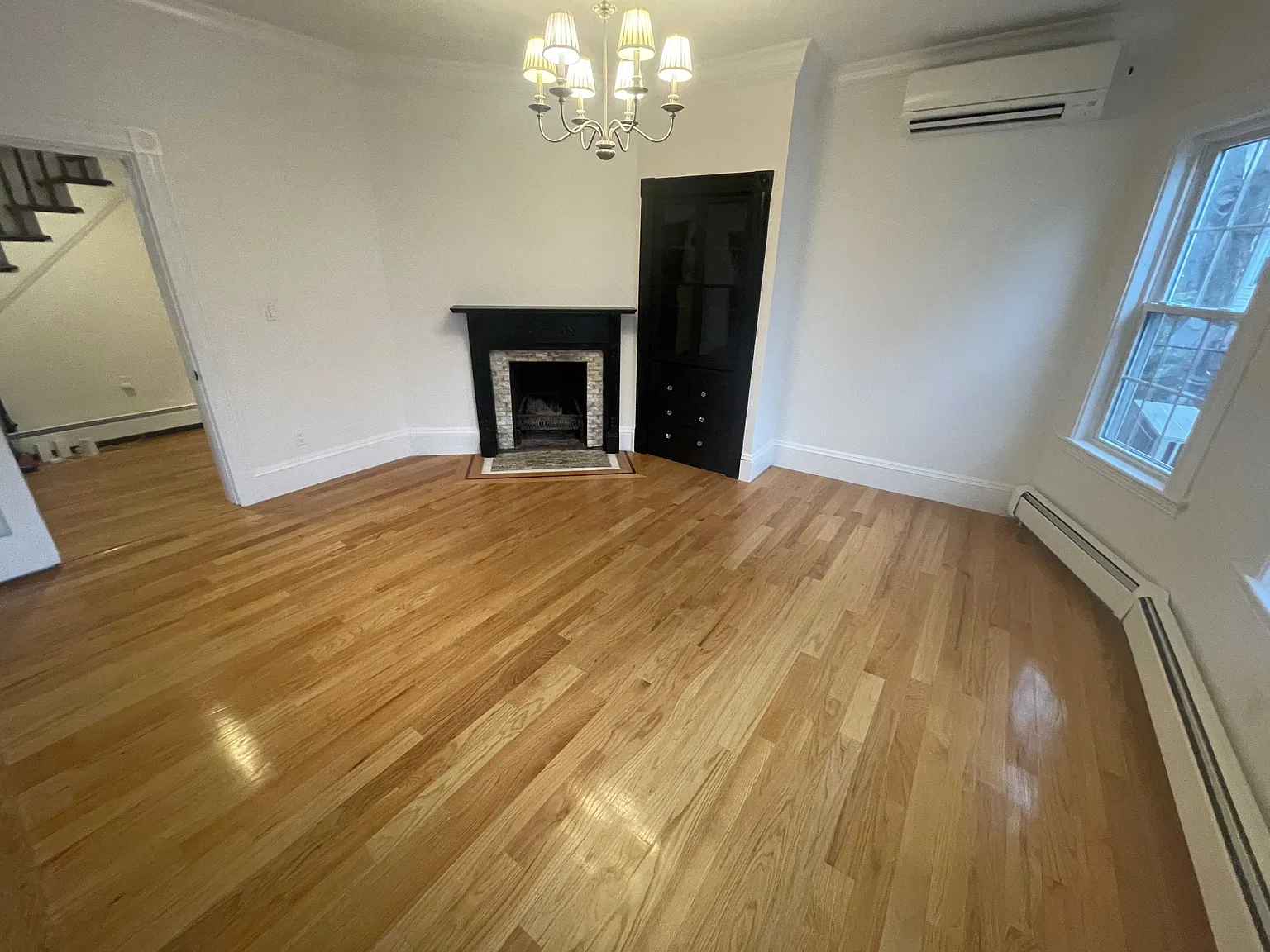 4 bed, 2.5 bath, $4,800 — Photo 1
