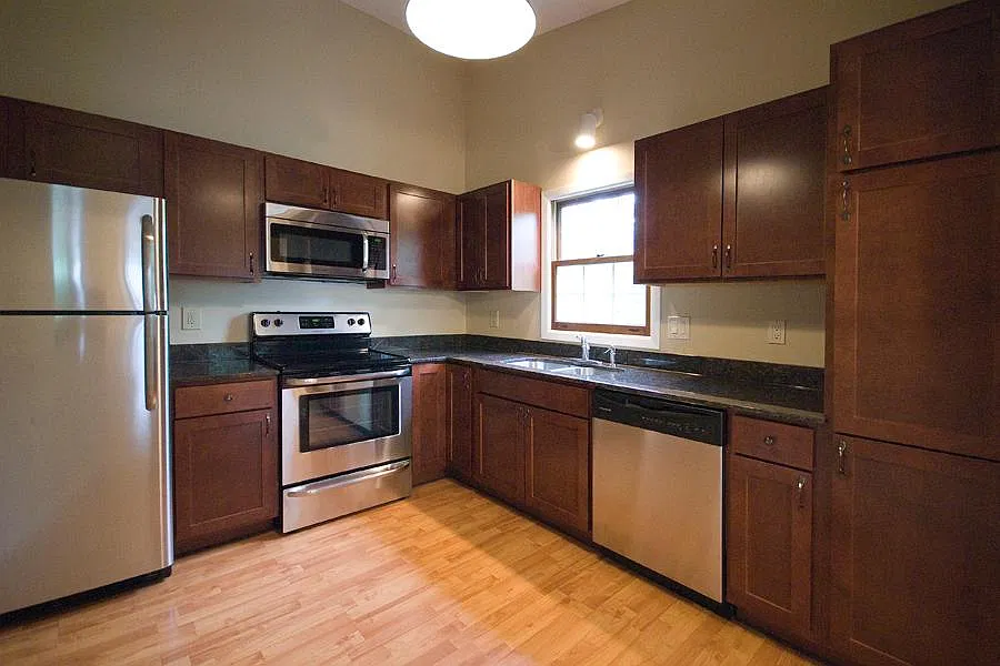 2 bed, 1040 sqft, $1,575 — Photo 1