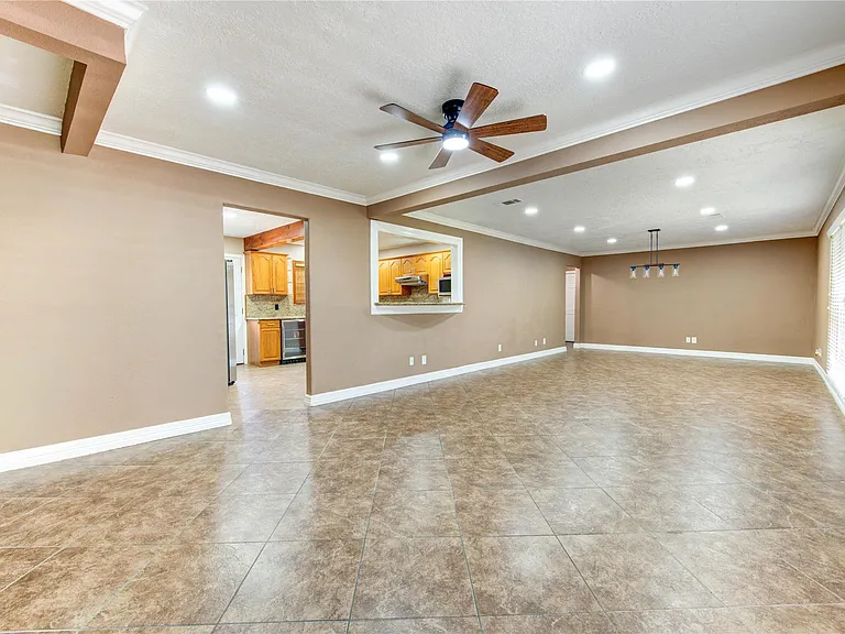 9922 Carmalee St — Photo 7