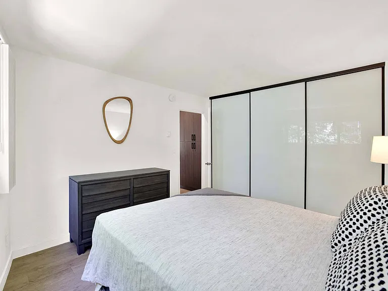Westwood Riviera Apartments — Photo 28
