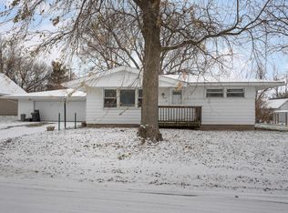 22 Westwood St, Weldon, IL 61882