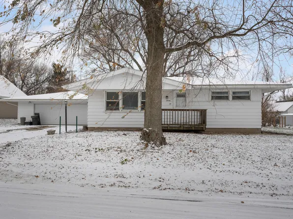22 Westwood St, Weldon, IL 61882