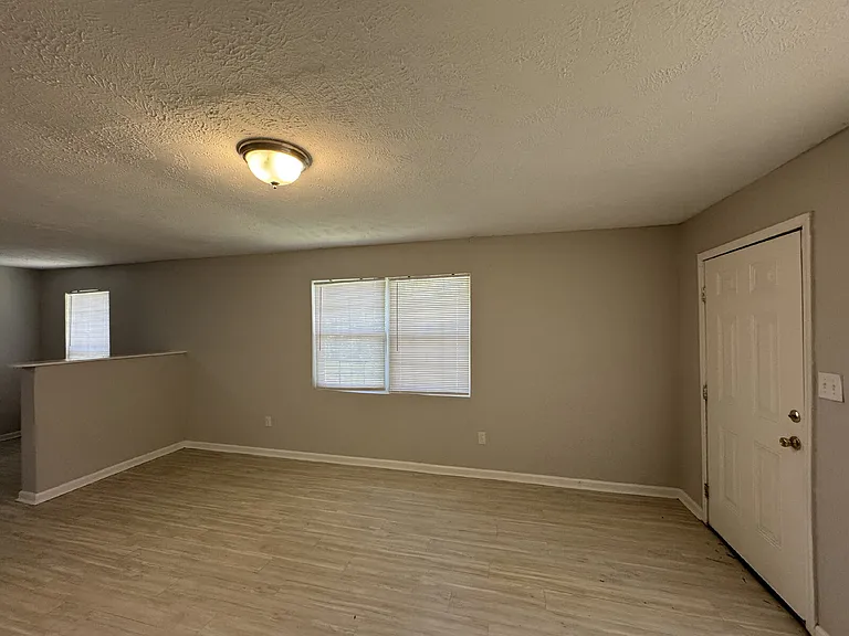 229 Lawrence Rd — Photo 3
