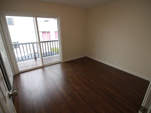 3rd image of 567 Sylvan St