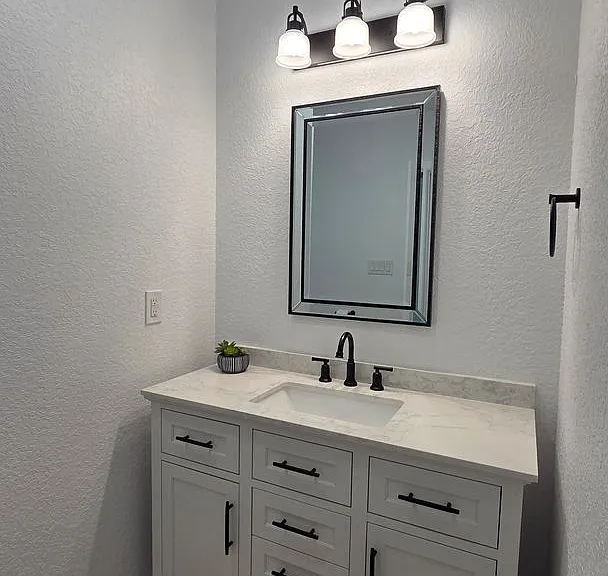 2530 W Woodlawn Ave — Photo 19