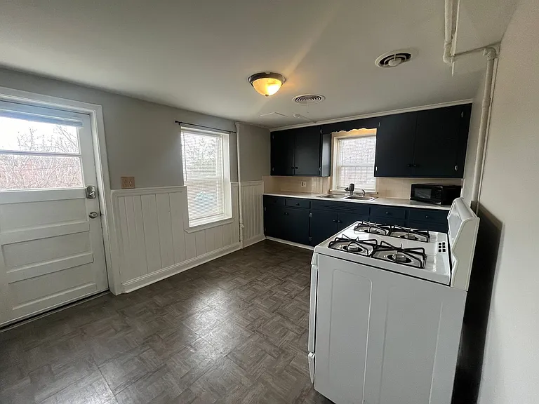 132 W Warburton St — Photo 4