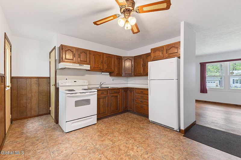 5th image of 2736 Maida Lane