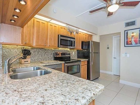 5th image of 106 Lake Emerald Dr APT 212