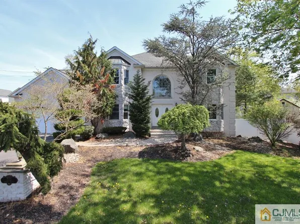 713 Jackson Ave, South Plainfield, NJ 07080