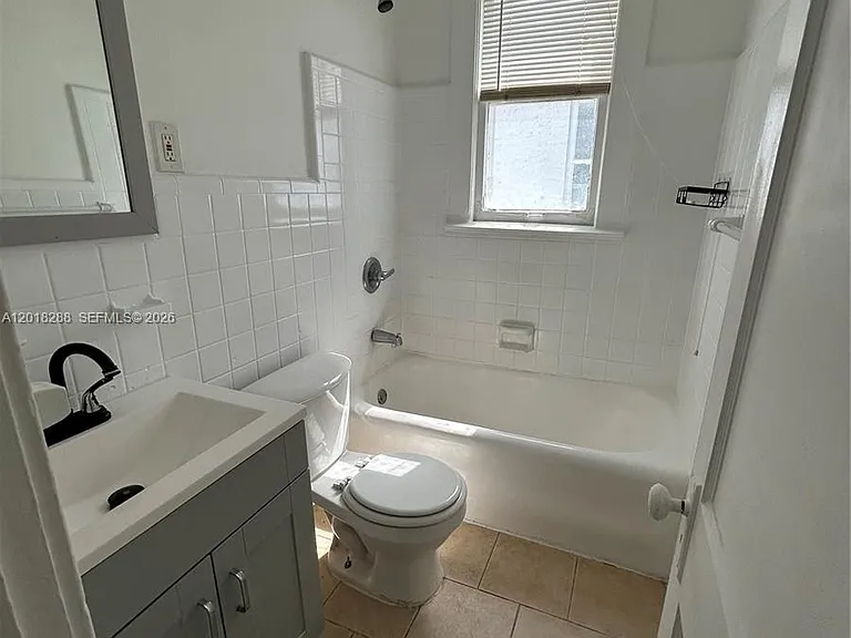529 NE 66th St #7 — Photo 5