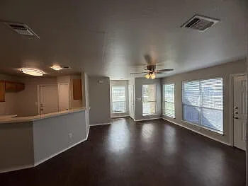 3 bed, 1176 sqft, $1,295 — Photo 4