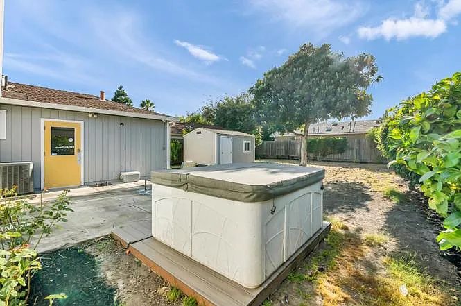 389 Lastreto Ave — Photo 23