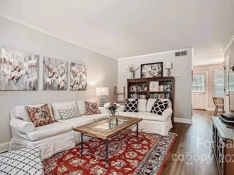 2336 Kenmore Ave #G — Photo 2