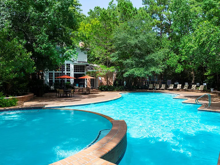 18789-Park-On-Memorial-Sparkling-Pool