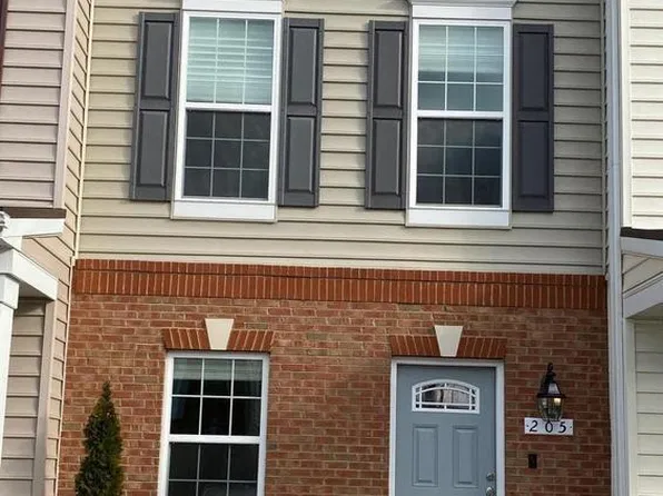 205 Tree Line Dr, Fredericksburg, VA 22405