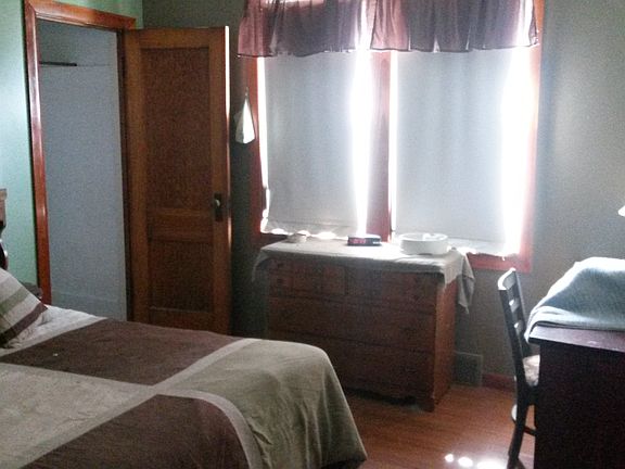 2nd bedroom off of kitchen