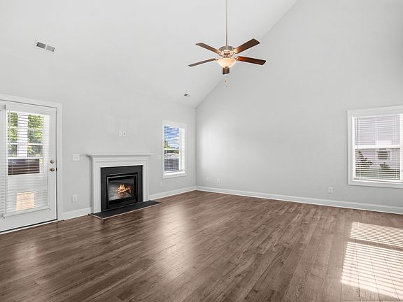 4th image of 710 Tuscany Cir