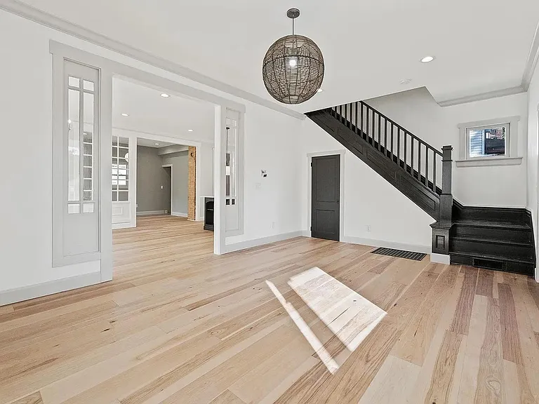 1118 Rockhill St — Photo 5
