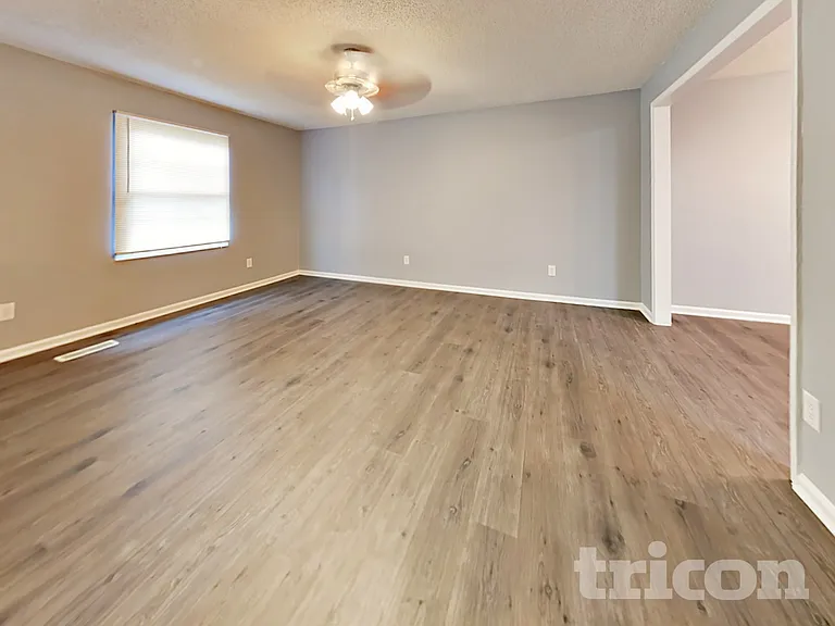 111 Woodspur Rd — Photo 11