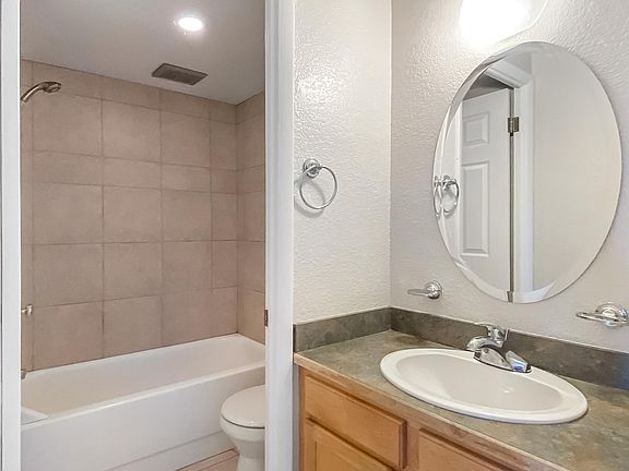 5th image of 909 Logan St APT 9J