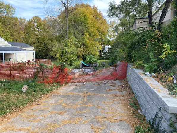 2710 Pasteur Ave, Saint Louis, MO 63114