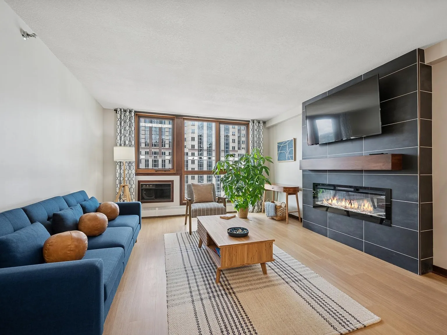 1 bed, 1.0 bath, 640 sqft, $1,595 — Photo 1