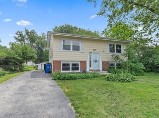 1011 Mark St, South Elgin, IL 60177