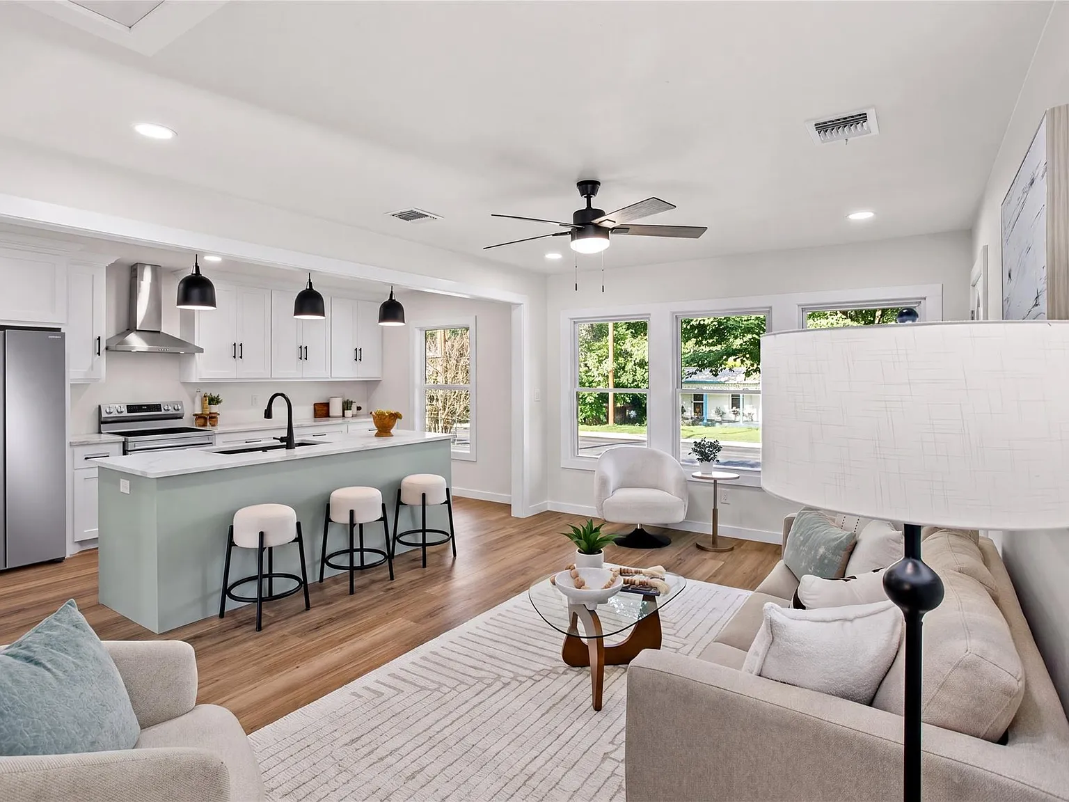 4 bed, 3.0 bath, 1918 sqft, $2,500 — Photo 4
