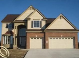 1302 Yellowstone Valley Dr, Milford, MI