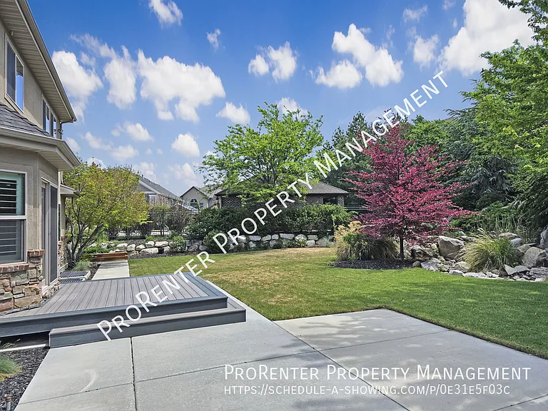 843 Eaglepointe Dr — Photo 2