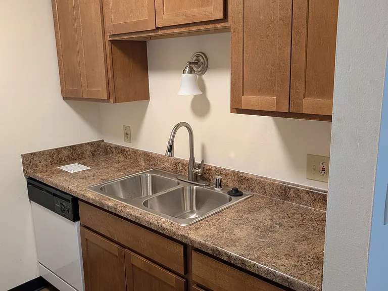 Chateau Apartments — Photo 15